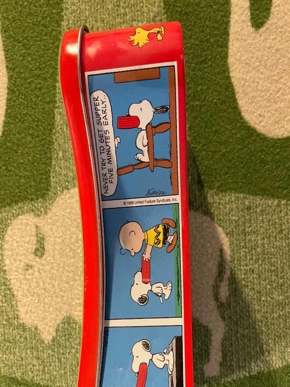 Vintage Peanuts Snoopy and Woodstock Bone shaped collectors tin 1999
